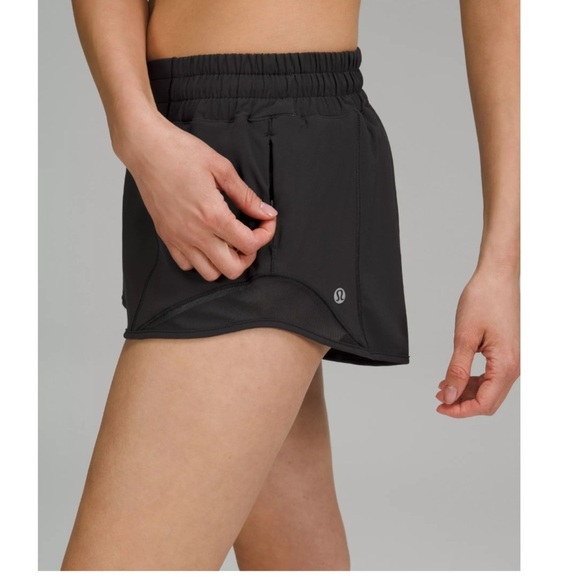 NWT Lululemon Hotty Hot Low-Rise Lined Short in Black - Picture 4 of 15